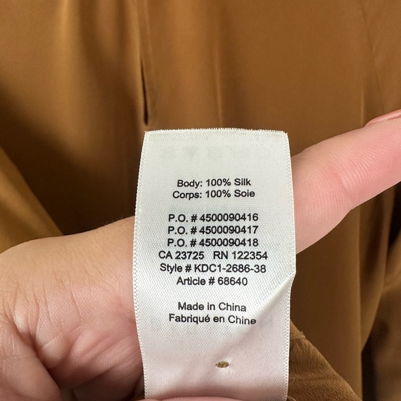 Aritzia Babaton Joel 100% Silk Blouse in Camel Brown Size Medium - Picture 11 of 11